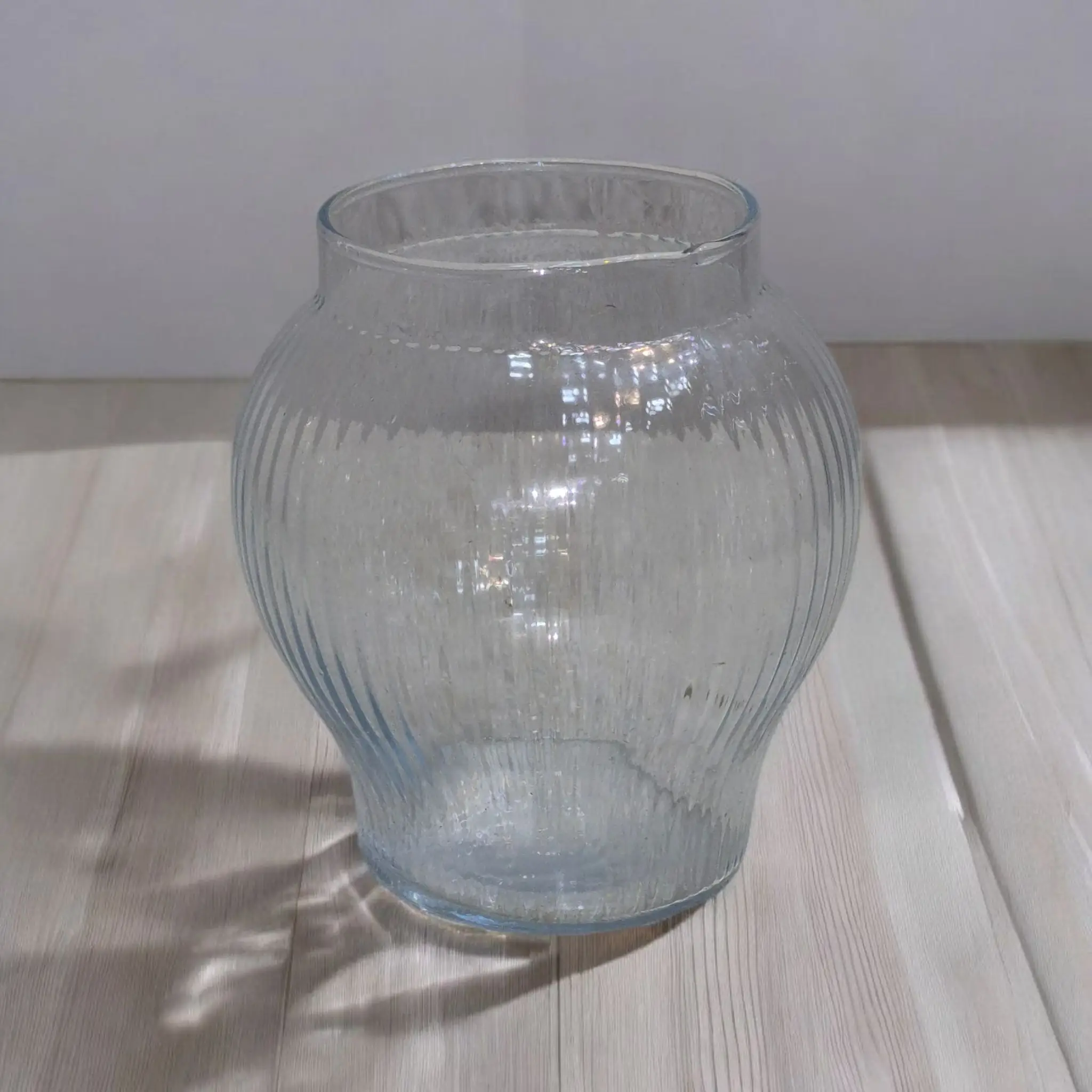 تنگ کوچک شیشه ای